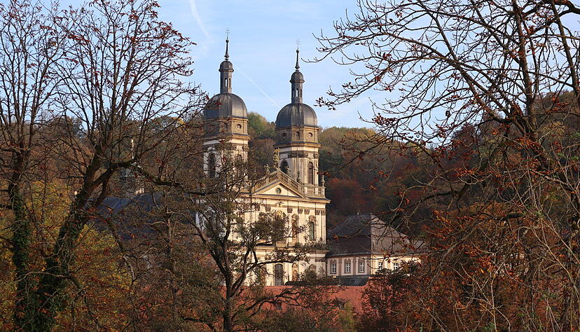 Die Klosterkirche in Sch&ouml;ntal wird von evangelischen und katholischen Paaren f&uuml;r kirchliche Trauungen gebucht.