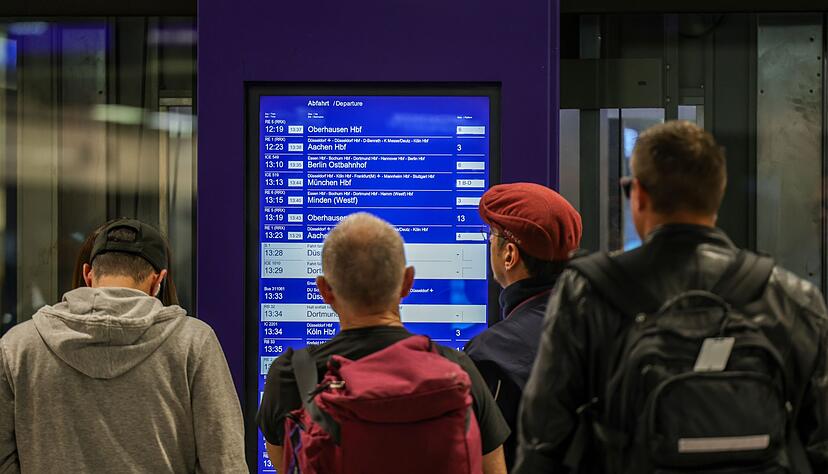 Brand legt Bahnstrecke zwischen Duisburg und D&uuml;sseldorf lahm.