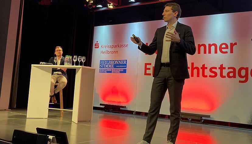 Die Wirtschaftsanwälte Steffen Burr (vorne) und Christoph Winkler kennen die vielen Fallstricke bei der Regelung der Unternehmensnachfolge. Die Wirtschaftsanwälte Steffen Burr (vorne) und Christoph Winkler kennen die vielen Fallstricke bei der Regelung der Unternehmensnachfolge.