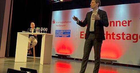 Die Wirtschaftsanwälte Steffen Burr (vorne) und Christoph Winkler kennen die vielen Fallstricke bei der Regelung der Unternehmensnachfolge. Die Wirtschaftsanwälte Steffen Burr (vorne) und Christoph Winkler kennen die vielen Fallstricke bei der Regelung der Unternehmensnachfolge.