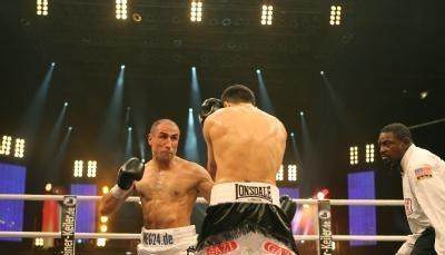 Arthur Abraham (l) in der Offensive.