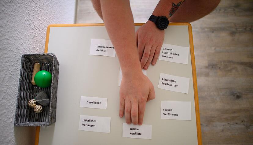 Jens Klie, Sozialarbeiter und Suchttherapeut in Ausbildung muss gut zuh&ouml;ren k&ouml;nnen, emphatisch sowie offen f&uuml;r seine Klientinnen und Klienten sein.