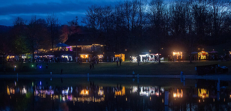 Stimmungsvolle Illuminationen machen den Markt zu einem besonderen Erlebnis.