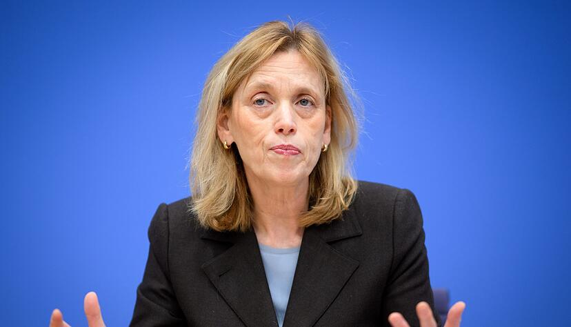 Bildungsministerin Karin Prien erwartet rasch europ&auml;ische Vorschriften f&uuml;r Tech-Konzerne, um den Zugang von Kindern und Jugendlichen zu sozialen Medien einzuschr&auml;nken. (Archivbild)