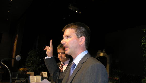 Thilo Michler (37) wurde am Montagabend als neuer Oberbürgermeister der Großen Kreisstadt Öhringen verpflichtet. Thilo Michler (37) wurde am Montagabend als neuer Oberbürgermeister der Großen Kreisstadt Öhringen verpflichtet.