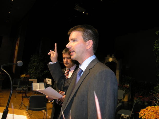 Thilo Michler (37) wurde am Montagabend als neuer Oberbürgermeister der Großen Kreisstadt Öhringen verpflichtet. Thilo Michler (37) wurde am Montagabend als neuer Oberbürgermeister der Großen Kreisstadt Öhringen verpflichtet.