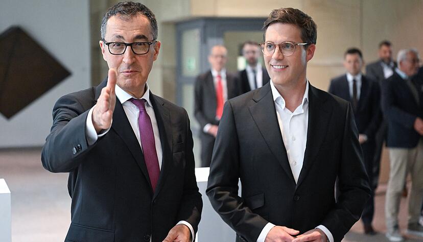 Sie dürften sich als Ministerpräsident und Stellvertreter am Kabinettstisch wiedertreffen: Cem Özdemir (Grüne) und Manuel Hagel (CDU). Sie dürften sich als Ministerpräsident und Stellvertreter am Kabinettstisch wiedertreffen: Cem Özdemir (Grüne) und Manuel Hagel (CDU).