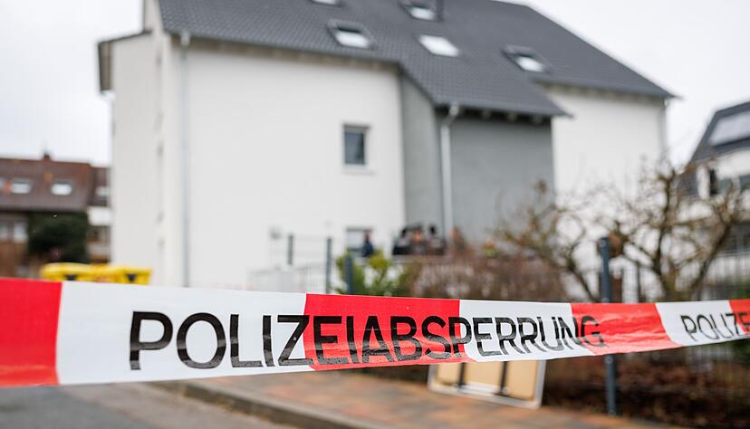 Das Opfer verlor laut der Anklage durch die Stichwunden viel Blut. Eine Operation rettete sein Leben. (Archivbild) Das Opfer verlor laut der Anklage durch die Stichwunden viel Blut. Eine Operation rettete sein Leben. (Archivbild)