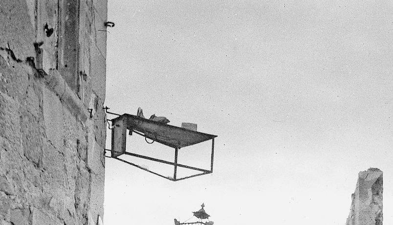 Das Gebäude links ist die Traditions-Gaststätte Lamm, die zuletzt Goldenes Lamm hieß und heute als Irish Pub firmiert. Das Gebäude links ist die Traditions-Gaststätte Lamm, die zuletzt Goldenes Lamm hieß und heute als Irish Pub firmiert.