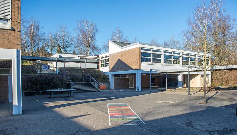 Auch für die Schule haben die Frankenbacher Räte Wünsche, zum Beispiel neue Klos. "Wo Geld für KI da ist, sollte man WCs nicht vergessen", hieß es.
Foto: Archiv/Berger Auch für die Schule haben die Frankenbacher Räte Wünsche, zum Beispiel neue Klos. "Wo Geld für KI da ist, sollte man WCs nicht vergessen", hieß es.
Foto: Archiv/Berger