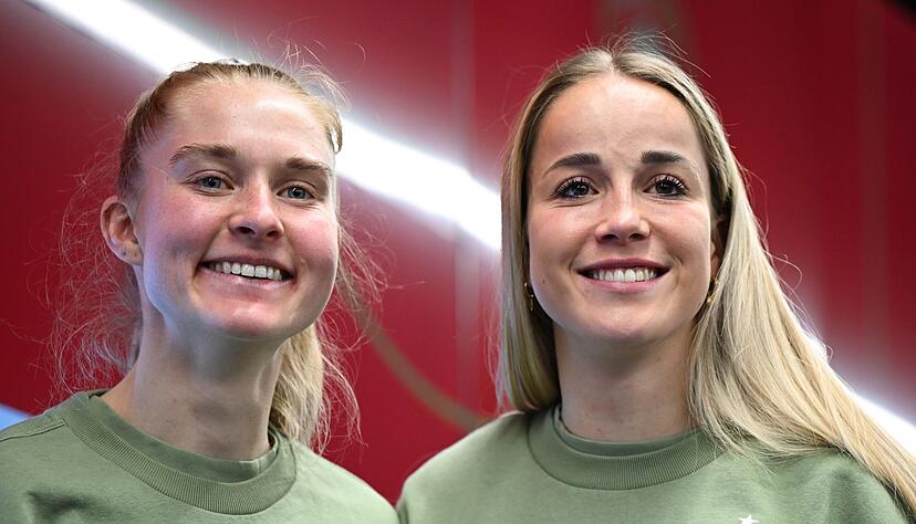 Kapitänin Giulia Gwinn (r.) und ihre Stellvertreterin Janina Minge