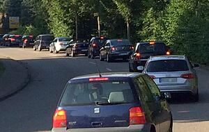 Stau in der Binswanger Straße in Fahrtrichtung Heilbronn. Foto: Heike Kinkopf