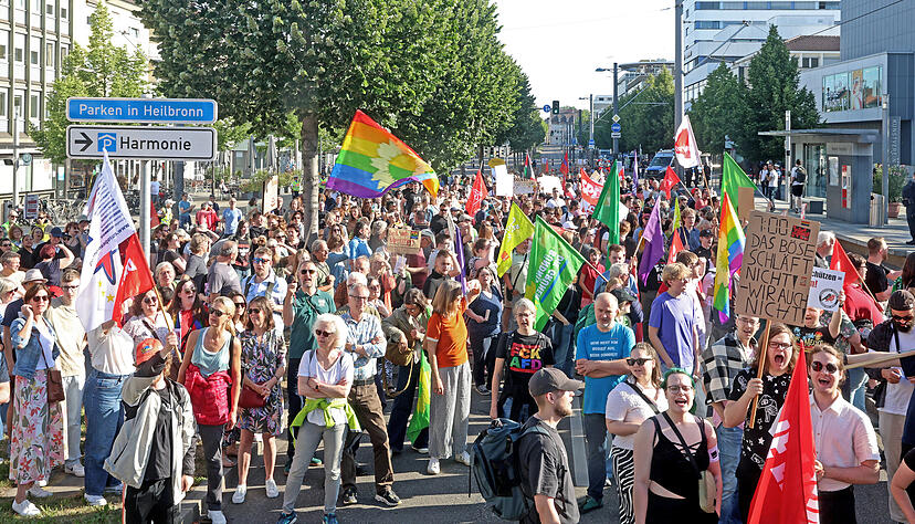 Bereits im Sommer 2025 kam es im Zuge des AfD-Parteitags in der Heilbronner Harmonie zu Kundgebungen in der Innenstadt. Bereits im Sommer 2025 kam es im Zuge des AfD-Parteitags in der Heilbronner Harmonie zu Kundgebungen in der Innenstadt.