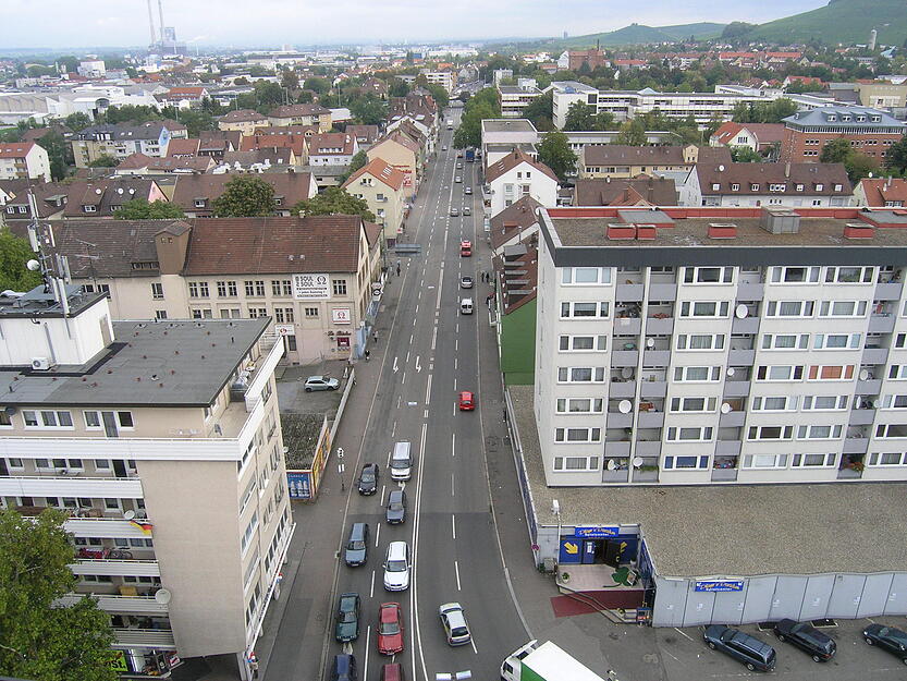 Zusammengestellt von Archiv und Dokumentation der Heilbronner Stimme 

26.10.2006: Der Heilbronner Gemeinderat beschließt die Trassenführung der Stadtbahn Nord durch die Paulinenstraße und das Sülmertor Richtung Neckarsulm.