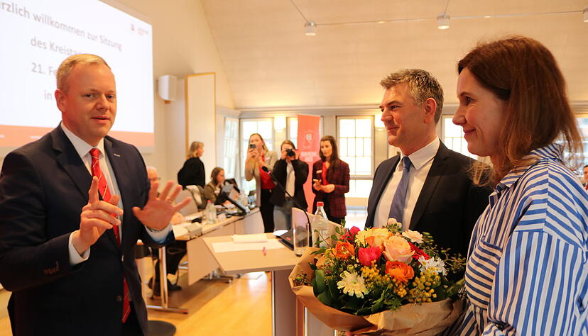 Blumen für Ian Schölzel und seine Frau. Blumen für Ian Schölzel und seine Frau.