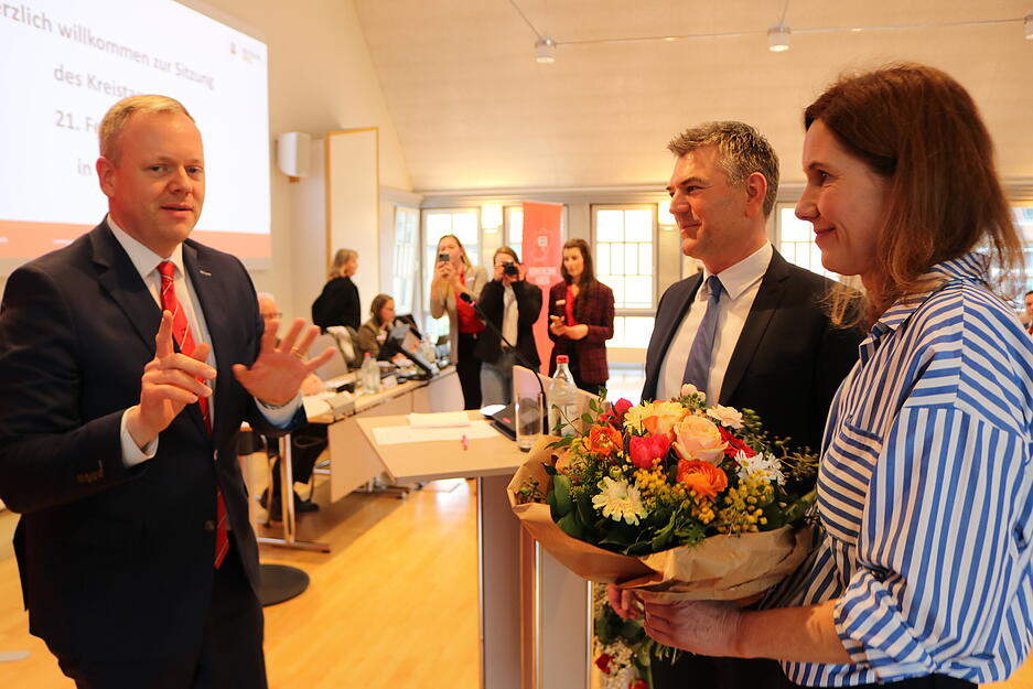 Blumen für Ian Schölzel und seine Frau.