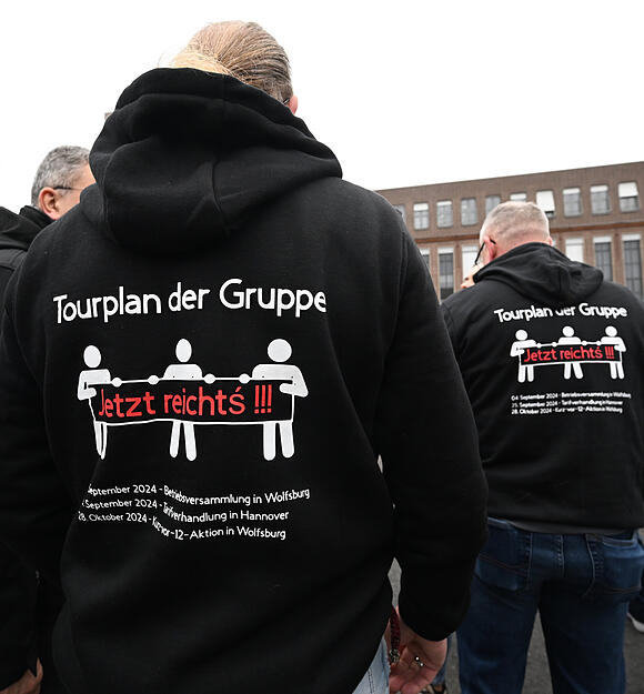 Beim Volkswagen-Konzern geht es schon länger um Sparpläne. Nun sollen zehntausende Mitarbeiter ihre Arbeitsplätze verlieren.