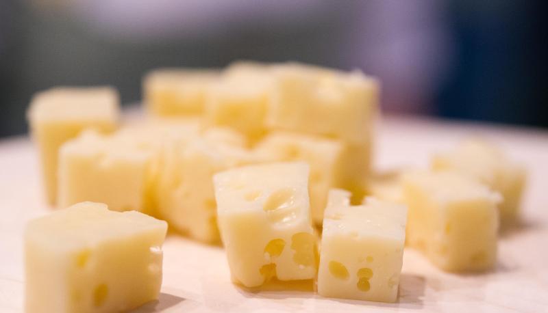 Ernährungsexperten bemängeln bei Käsesnacks den hohen Gehalt an gesättigten Fettsäuren und Salz. Allerdings liegt der Energiegehalt deutlich unter denen der Fleischsnacks und herkömmlichen Snacks. Ernährungsexperten bemängeln bei Käsesnacks den hohen Gehalt an gesättigten Fettsäuren und Salz. Allerdings liegt der Energiegehalt deutlich unter denen der Fleischsnacks und herkömmlichen Snacks.