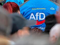 Verletzung der Neutralit&auml;tspflicht? An einem Wahlkampfstand der AfD soll ein Lehrer seine Sch&uuml;ler dazu aufgefordert haben, die Partei nicht zu w&auml;hlen.