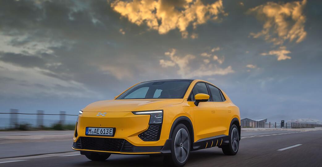Der Aiways U6 verbindet Komfort und Sportlichkeit. Mit seinen 118 kW/160 PS beschleunigt er in 6,9 Sekunden aus dem Stand auf Tempo 100 und erreicht maximal 160 km/h.
