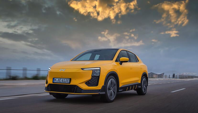 Der Aiways U6 verbindet Komfort und Sportlichkeit. Mit seinen 118 kW/160 PS beschleunigt er in 6,9 Sekunden aus dem Stand auf Tempo 100 und erreicht maximal 160 km/h.