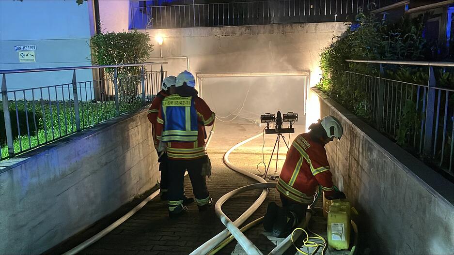 Als die Feuerwehr an der Brandstelle eintraf, war die Lage zunächst unübersichtlich.