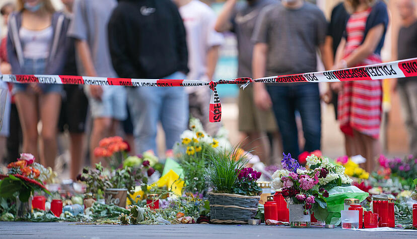 Bei dem Angriff am 25. Juni hatte ein Somalier drei Frauen in einem Kaufhaus getötet. Auf der Straße und in einer nahen Bank verletzte er danach laut Polizei sechs Menschen schwer und einen leicht. Foto: dpa Bei dem Angriff am 25. Juni hatte ein Somalier drei Frauen in einem Kaufhaus getötet. Auf der Straße und in einer nahen Bank verletzte er danach laut Polizei sechs Menschen schwer und einen leicht. Foto: dpa
