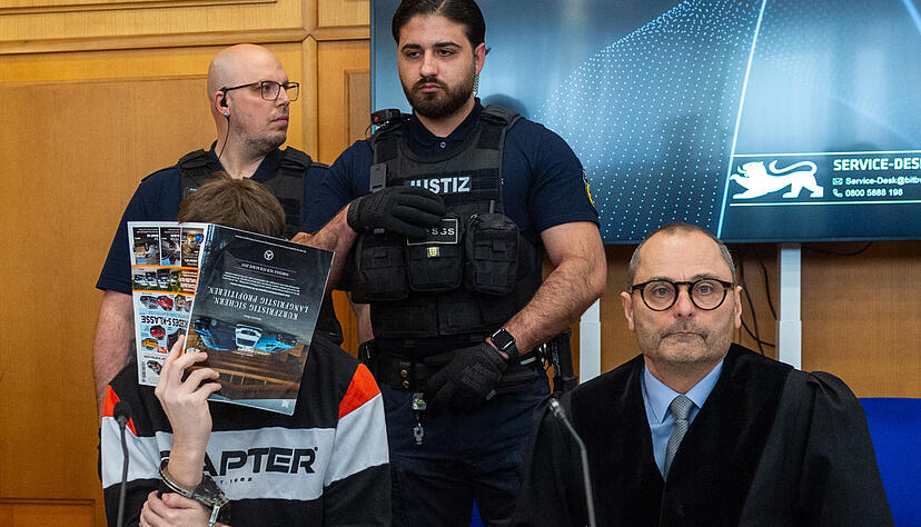 Der 18 Jahre alte Angeklagte muss sich seit Mittwoch vor dem Landgericht verantworten. Er soll laut Staatsanwaltschaft einen zw&ouml;lfj&auml;hrigen Jungen ermordet haben.