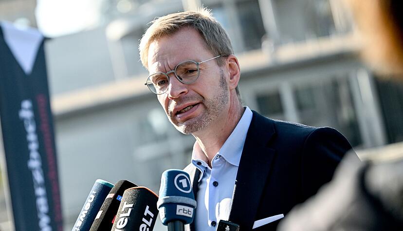 Ein Schwerpunkt-Kapitel besch&auml;ftigt sich diesmal mit den &laquo;teuren Schatten&raquo; von Investitionen - also Folgekosten von Betrieb, Instandhaltung und Verwaltung.