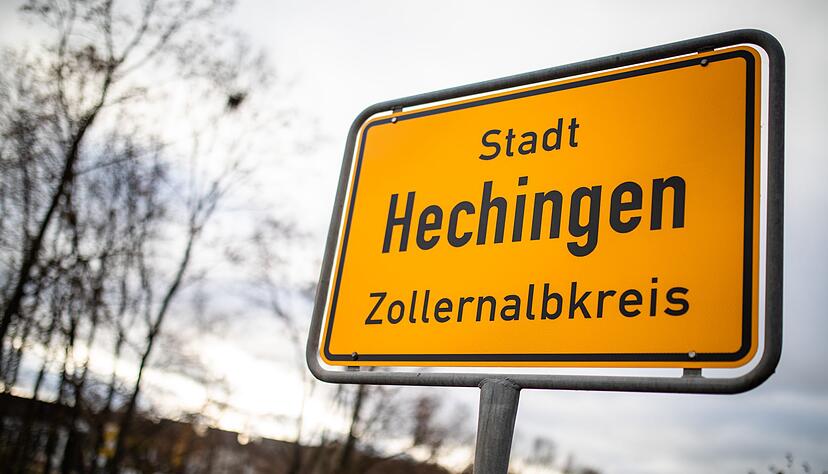 Die Stadt muss ihre Stadthalle für eine Veranstaltung überlassen. (Symbolbild)