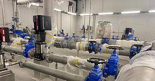 Im Keller des HB Zentral befinden sich die Rohre, die in Zukunft die Orte mit Wasser versorgen sollen.