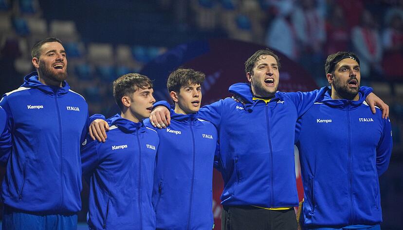Arm in Arm bei der Hymne: Leo Prantner und Domenico Ebner. (Archivbild)