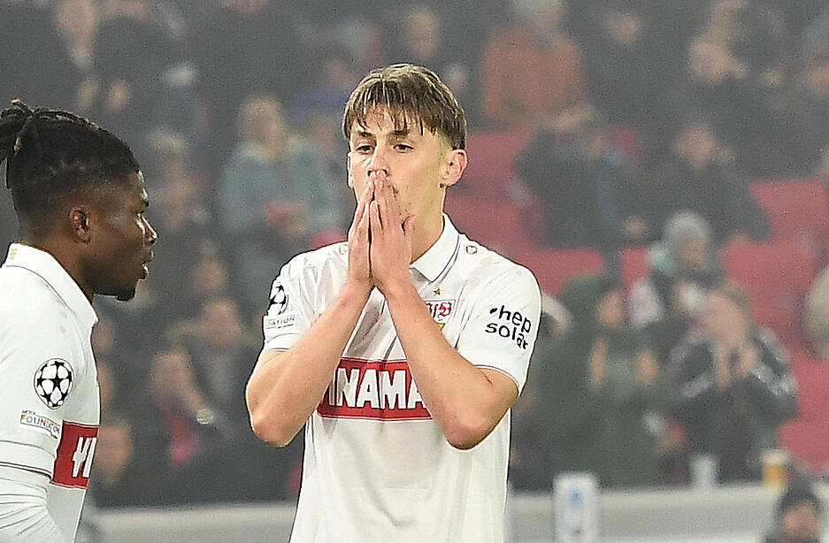 Anthony Rouault: Es sagt viel, wenn ein Innenverteidiger die erste Chance des Spiels hat. Der frische Franzose setzte in der elften Minute einen Kopfball drüber. Ob der neben ihm heranfliegende Kollege Touré getroffen hätten? Müßig. Klärte in der Defensive dafür die hohen Bälle souverän. Beim 0:2 einen Schritt zu spät. Note: 4 Anthony Rouault: Es sagt viel, wenn ein Innenverteidiger die erste Chance des Spiels hat. Der frische Franzose setzte in der elften Minute einen Kopfball drüber. Ob der neben ihm heranfliegende Kollege Touré getroffen hätten? Müßig. Klärte in der Defensive dafür die hohen Bälle souverän. Beim 0:2 einen Schritt zu spät. Note: 4