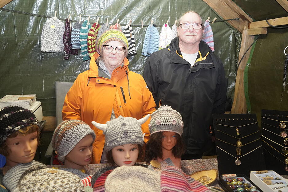 Kunsthandwerker präsentieren hochwertige Unikate mitten im festlichen Forchtenberger Ambiente.