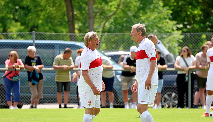 VfB Legenden-Elf gegen Jako-o Dreamteam in Hardthausen. Bernd Förster und Guido Buchwald vor dem Spiel. VfB Legenden-Elf gegen Jako-o Dreamteam in Hardthausen. Bernd Förster und Guido Buchwald vor dem Spiel.