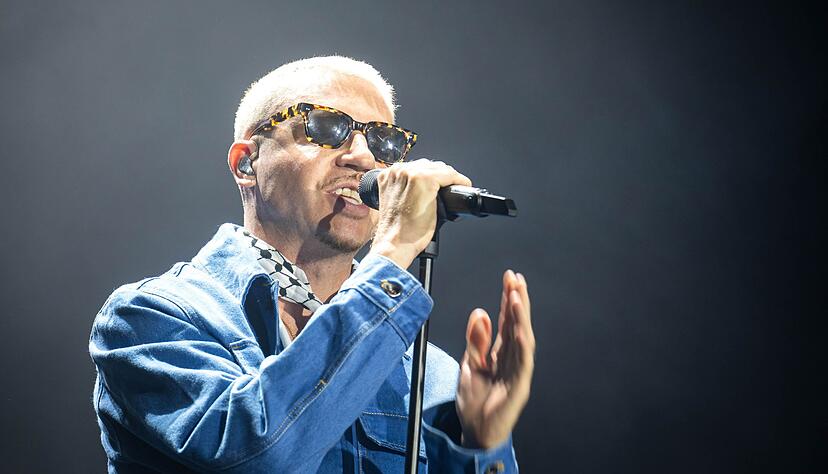 Der US-Rapper Macklemore spielte auf dem Deichbrand-Festival 2025 als Headliner und warf Israel auf der Bühne erneut einen Völkermord vor. Der US-Rapper Macklemore spielte auf dem Deichbrand-Festival 2025 als Headliner und warf Israel auf der Bühne erneut einen Völkermord vor.