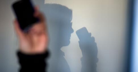 Am Telefon geben sich Betr&uuml;ger immer wieder als falsche Polizisten aus.