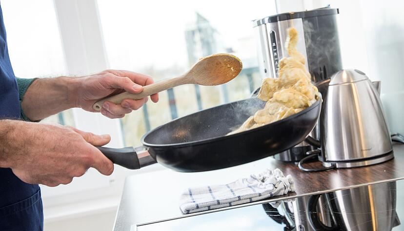 Potenziell gesundheitssch&auml;dlich: PFAS werden in Antihaft-Beschichtungen eingesetzt, weil sie eher hitzebest&auml;ndig, fett- und wasserabweisend sind.