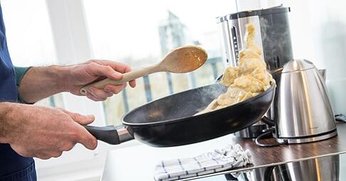 Potenziell gesundheitssch&auml;dlich: PFAS werden in Antihaft-Beschichtungen eingesetzt, weil sie eher hitzebest&auml;ndig, fett- und wasserabweisend sind.