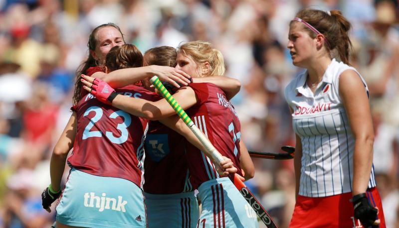Die Hamburger Spielerinnen jubeln über den Treffer zum 2:0 gegen Mannheim. Foto: Michael Deines Die Hamburger Spielerinnen jubeln über den Treffer zum 2:0 gegen Mannheim. Foto: Michael Deines