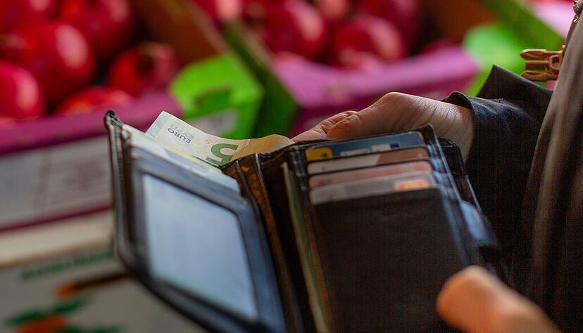 Wenn das Geld nicht zum Leben reicht: Wer in Deutschland unterhalb des Existenzminimums lebt, hat in der Regel Anspruch auf Grundsicherung.