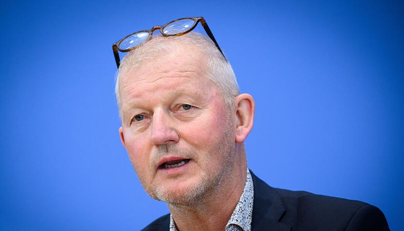 Der Erziehungswissenschaftler Olaf K&ouml;ller sieht neben den Risiken auch die Chancen f&uuml;r Jugendliche im digitalen Raum. (Archivbild)