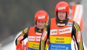 Entt&auml;uscht verlassen Patric Leitner und Alexander Resch den Eiskanal.