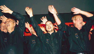 Mit Herzblut dabei: Der M&auml;nnerchor des TGV Liederkranz Winzerhausen, der in diesem Jahr Gastgeber beim Konzert &bdquo;Singendes Bottwartal&ldquo; war.Foto: Anne V&auml;is&auml;nen