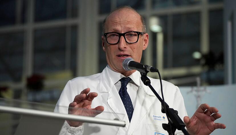 Erstmals traten zwei behandelnde &Auml;rzte vor die Presse und beantworteten Fragen zum Zustand des Papstes.