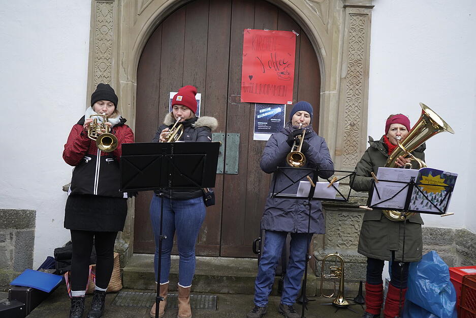 Weihnachtsmarkt am Waldenburger Schloss strahlt in hellen Lichtern Weihnachtsmarkt am Waldenburger Schloss strahlt in hellen Lichtern