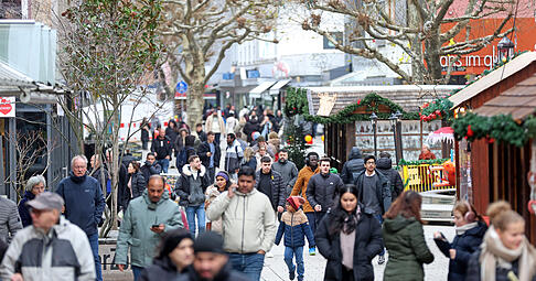 Auch am Freitagnachmittag war der Weihnachtsmarkt Heilbronn gut bescuht. Foto: Ralf Seidel