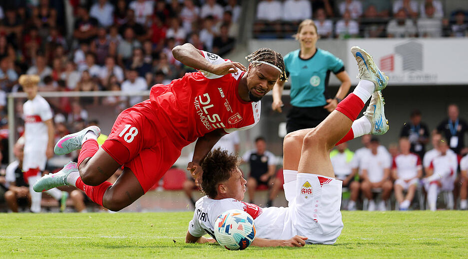 Der VfB Stuttgart war in der Favoritenrolle und zeigte das auch, doch der SV Fellbach versuchte dagegenzuhalten.