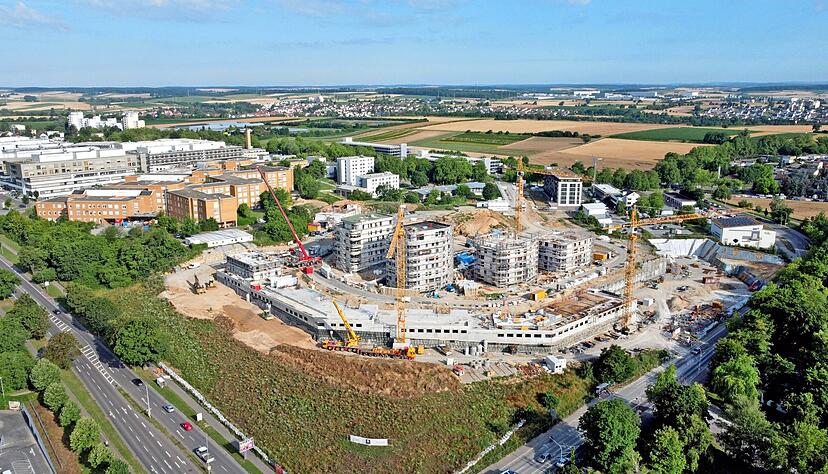 Östlich des SLK-Klinikums Am Gesundbrunnen entsteht derzeit im Gewann Hochgelegen, einst Nonnenbuckel, ein Quartier mit 500 Wohnungen.