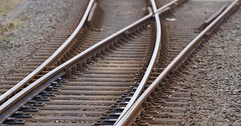 Bei einem Unfall am Bahnhof Göppingen am Dienstvormittag kommt eine Frau ums Leben. Bei einem Unfall am Bahnhof Göppingen am Dienstvormittag kommt eine Frau ums Leben.